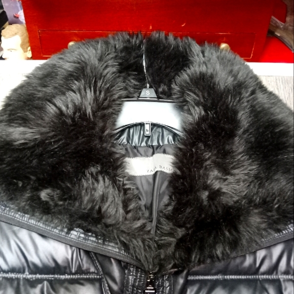 Zara Jackets & Blazers - Zara basic black puffer down jacket. Women's size medium